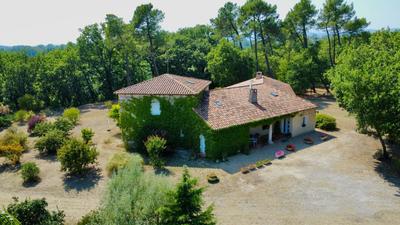 Demeure - 233 m² - 8 pièces