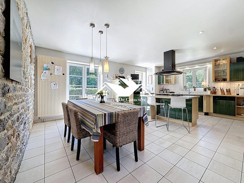 Maison - 266 m² - 8 pièces