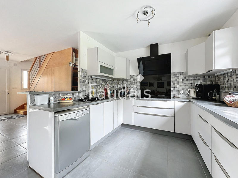 Maison - 141 m² - 7 pièces