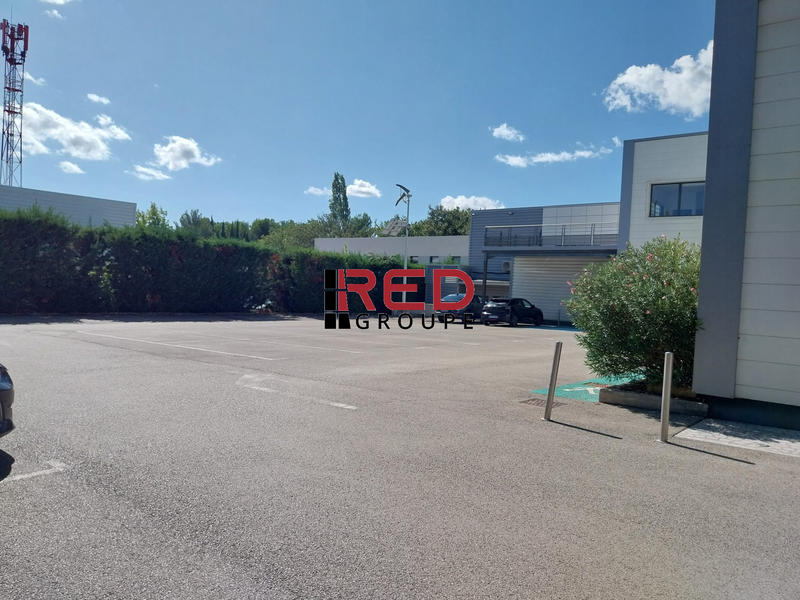 Local commercial - 380 m² - 3 pièces