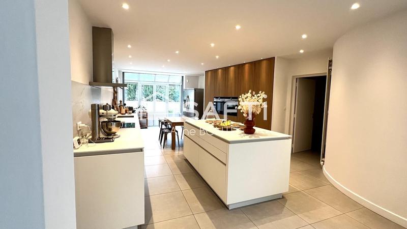 Maison - 312 m² - 7 pièces