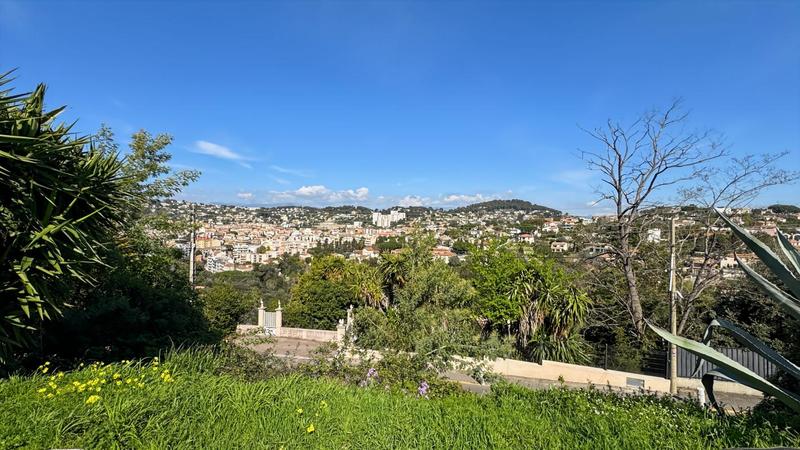 Maison - 201 m² - 7 pièces