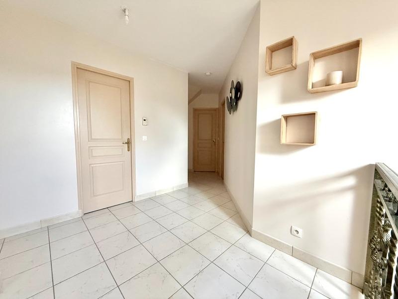 Maison - 230 m² - 7 pièces