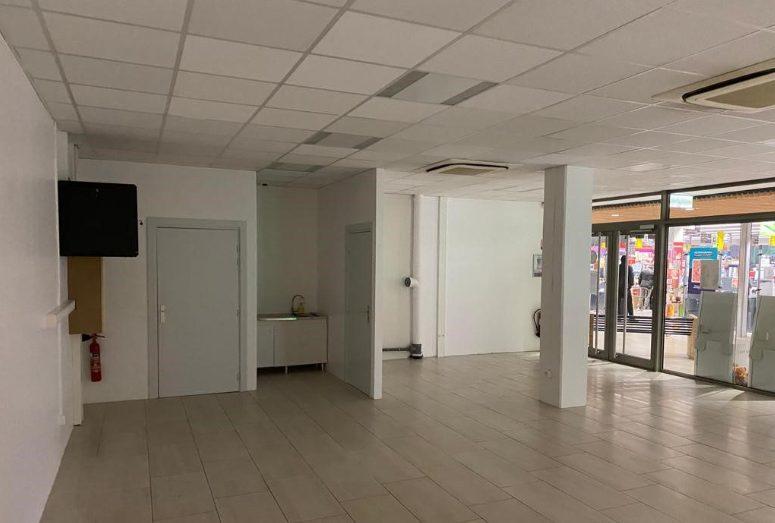 Local commercial - 77 m² - 1 pièce