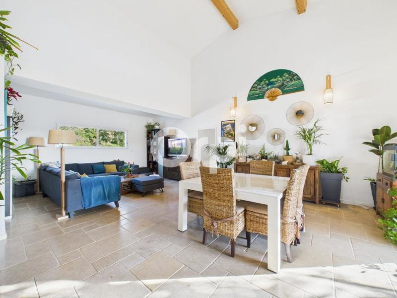 Villa - 250 m² - 6 pièces