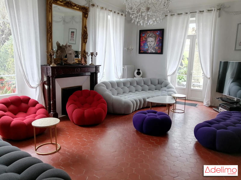 Maison - 408 m² - 12 pièces