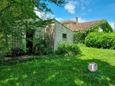 Maison - 431 m² - 9 pièces