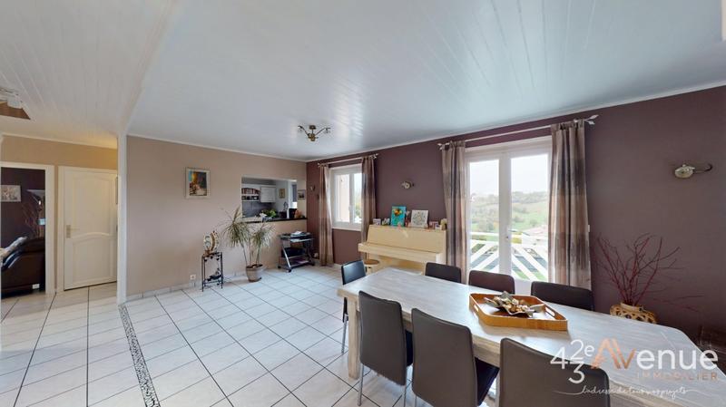 Maison - 263 m² - 9 pièces