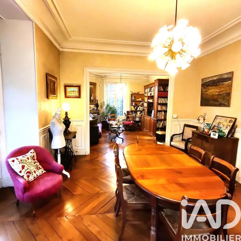 Maison - 210 m² - 8 pièces