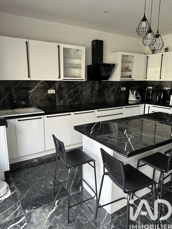 Maison - 180 m² - 6 pièces