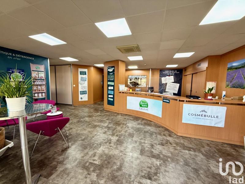 Local commercial - 2 054 m²