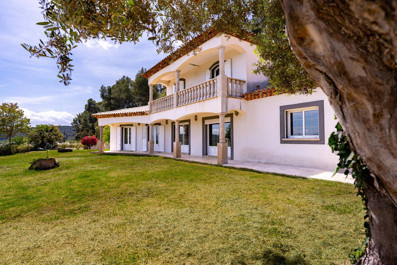 Propriété - 188 m² - 6 pièces