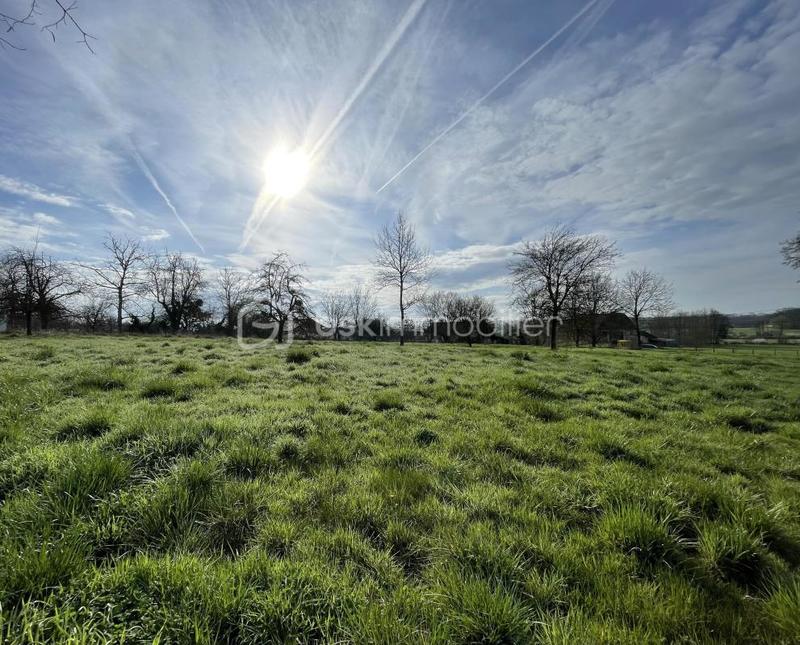 Terrain constructible - 908 m²