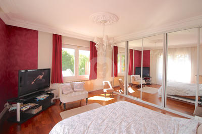 Maison - 245 m² - 8 pièces