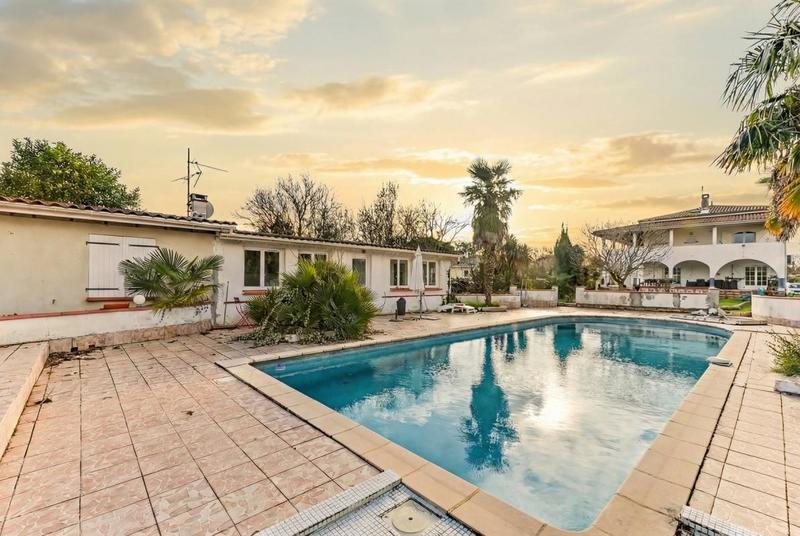 Maison - 235 m² - 7 pièces