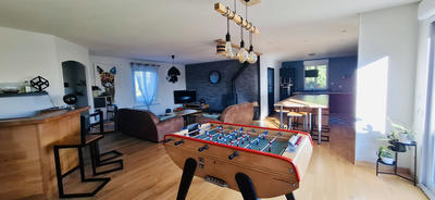 Maison - 200 m² - 8 pièces