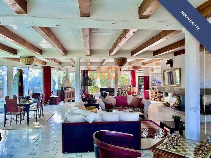 Maison d'architecte - 405 m² - 8 pièces