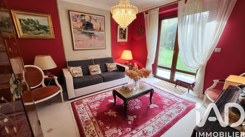 Maison - 235 m² - 10 pièces