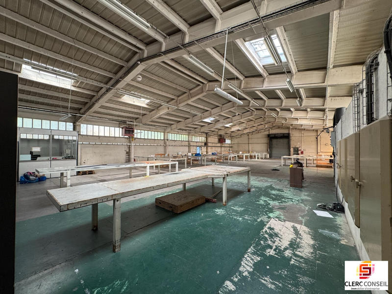 Local d'activités - 1 700 m²