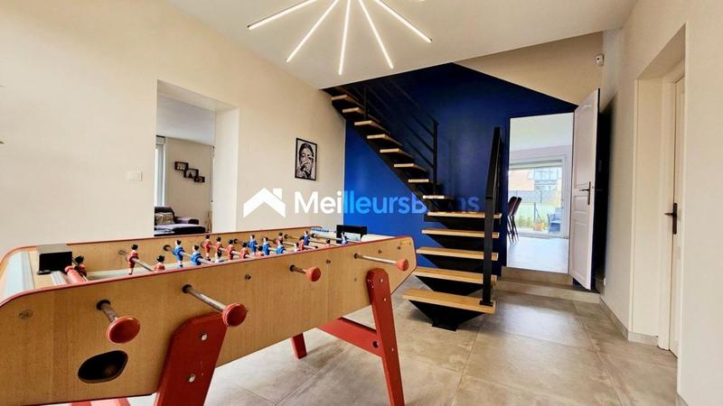 Maison - 204 m² - 7 pièces