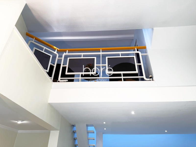 Maison - 210 m² - 8 pièces