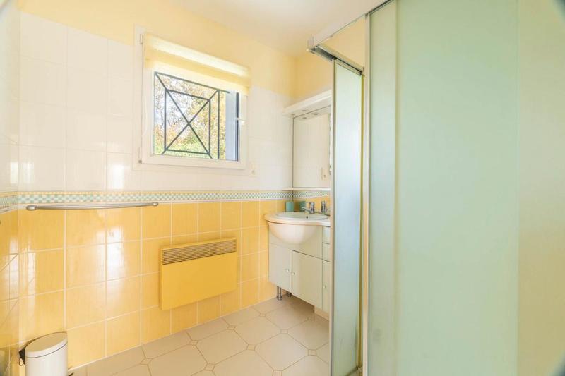 Maison - 240 m² - 6 pièces