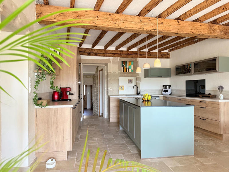 Maison - 238 m² - 9 pièces