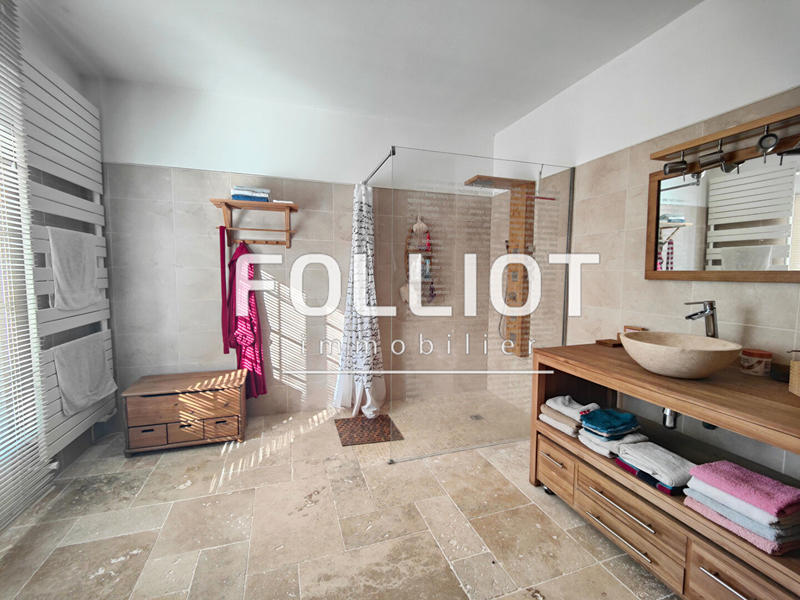 Maison - 239 m² - 5 pièces