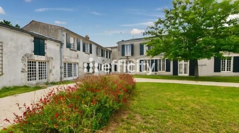 Propriété - 436 m² - 16 pièces