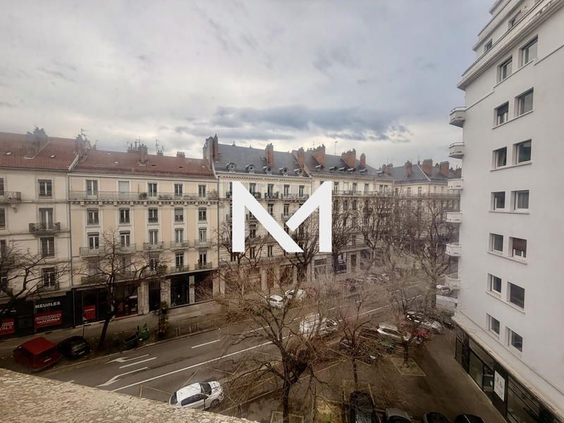 Appartement - 95 m² - 3 pièces