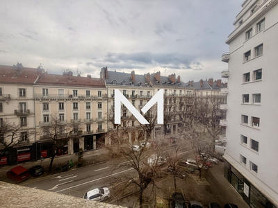 Appartement - 95 m² - 3 pièces