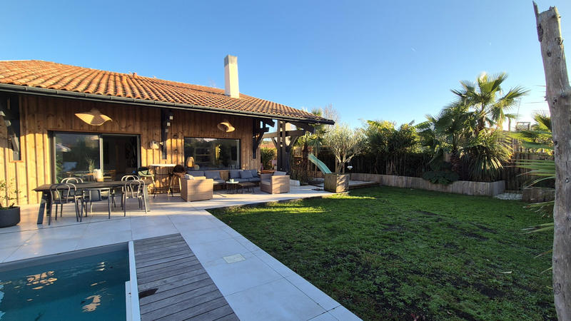 Maison - 165 m² - 9 pièces