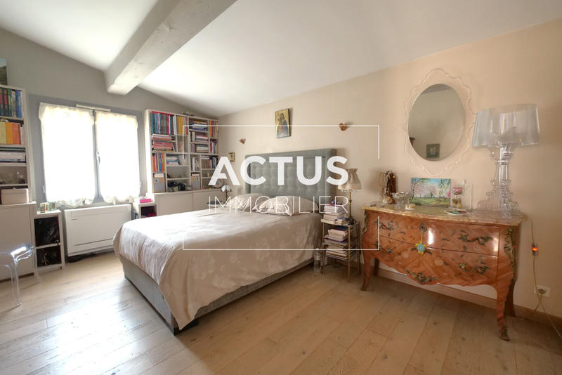 Maison - 200 m² - 7 pièces