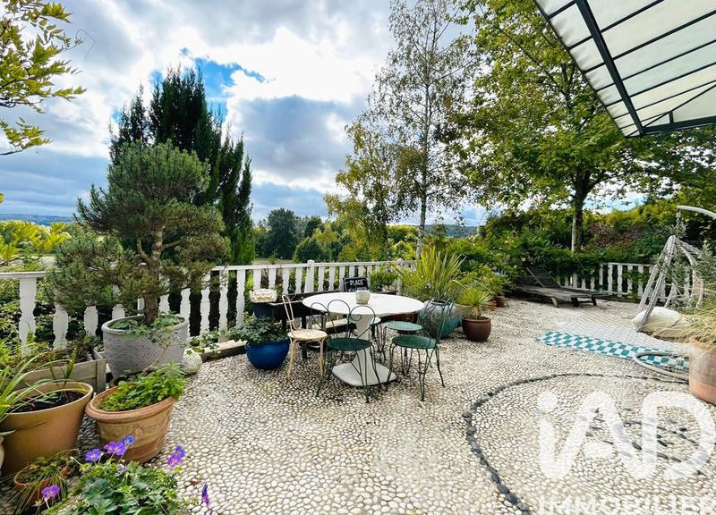 Maison - 230 m² - 8 pièces