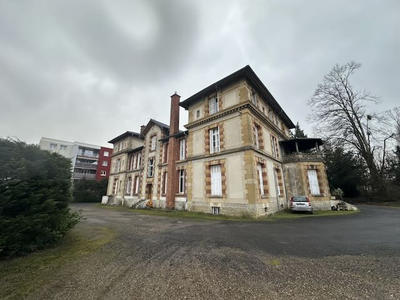 Appartement - 95 m² - 5 pièces