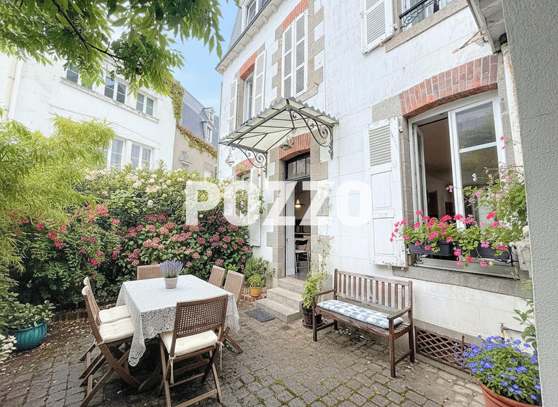 Maison - 219 m² - 8 pièces