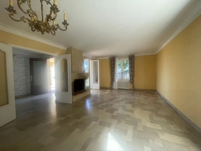 Maison - 228 m² - 9 pièces