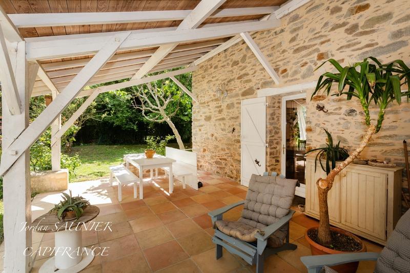 Maison traditionnelle - 317 m² - 9 pièces