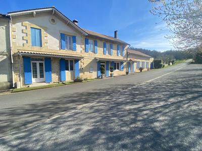 Maison - 300 m² - 7 pièces