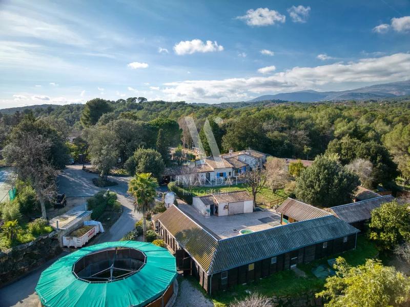 Villa - 350 m² - 5 pièces