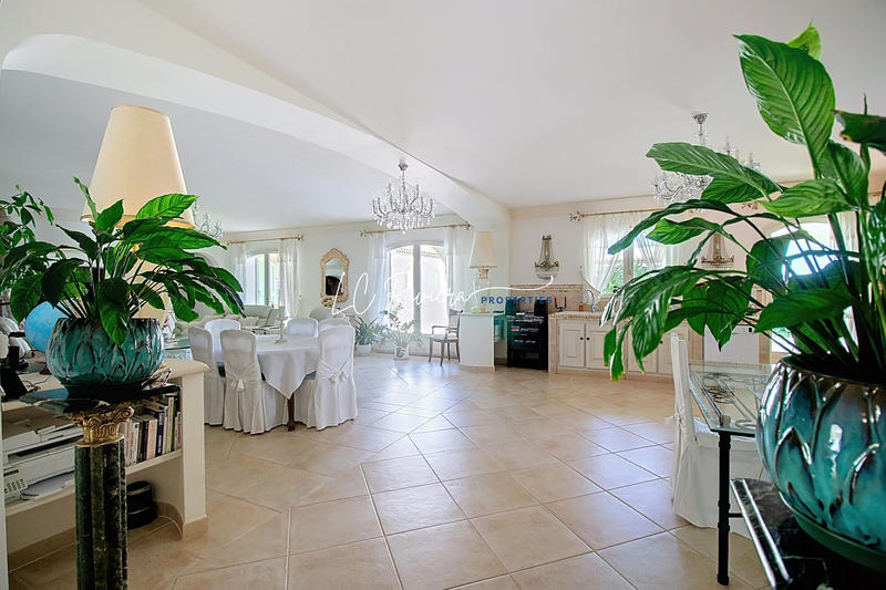 Villa - 325 m² - 10 pièces