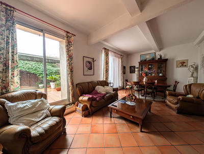 Maison - 280 m² - 5 pièces