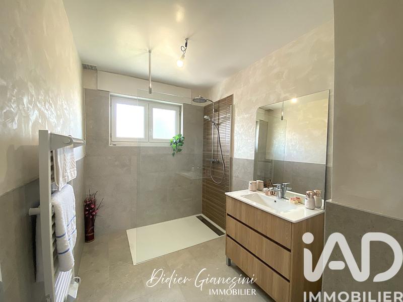 Maison - 94 m² - 5 pièces