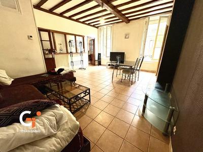 Appartement - 82 m² - 3 pièces