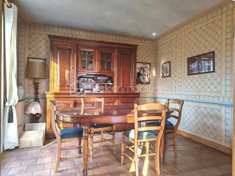 Maison traditionnelle - 187 m² - 7 pièces