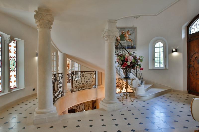 Villa - 860 m² - 12 pièces