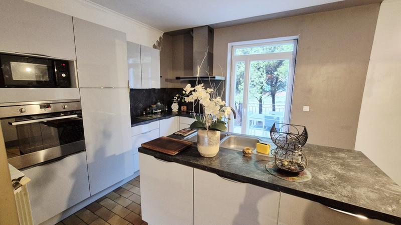 Maison traditionnelle - 180 m² - 7 pièces