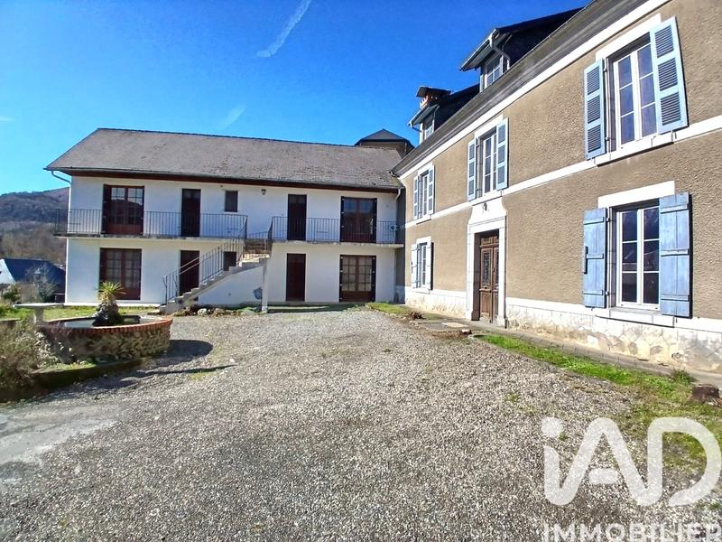 Maison - 389 m² - 12 pièces