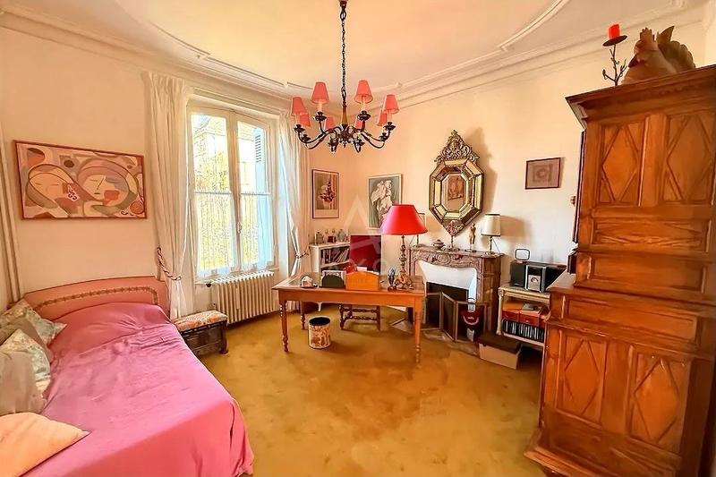 Maison - 331 m² - 11 pièces