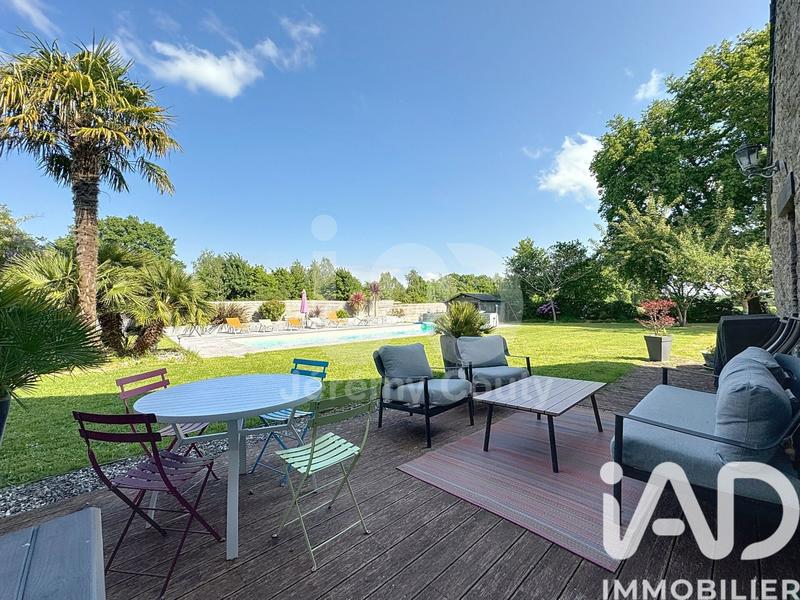 Maison - 332 m² - 12 pièces